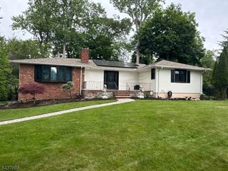 43 Overlook Ct, Ramsey Boro, NJ 07446