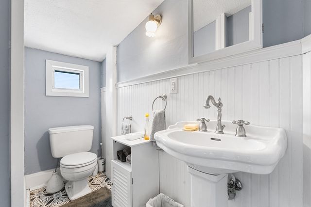 98 Pleasant St, Ayer, MA 01432