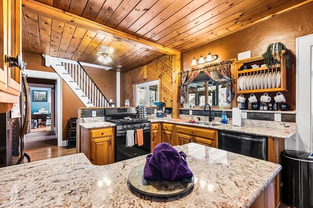 98 Pleasant St, Ayer, MA 01432