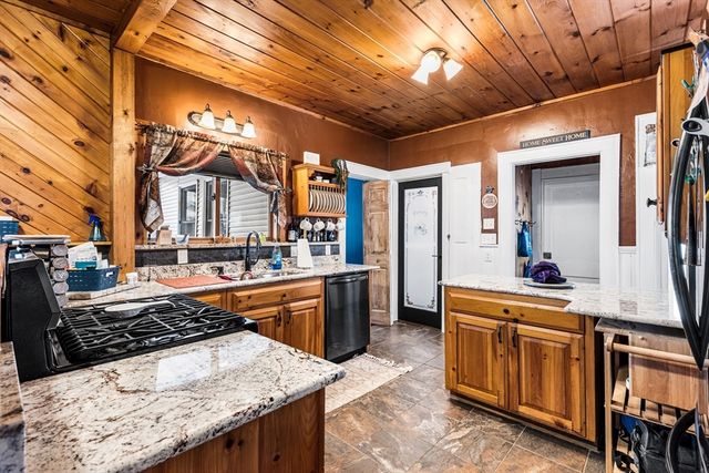 98 Pleasant St, Ayer, MA 01432