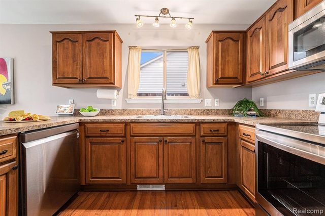 42415 Colorado Drive, Clinton Township, MI 48036