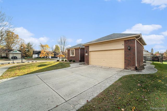 42415 Colorado Drive, Clinton Township, MI 48036