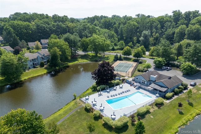 32 North Loop, Rhinebeck, NY 12572