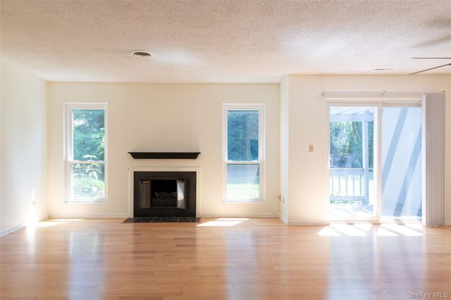 32 North Loop, Rhinebeck, NY 12572