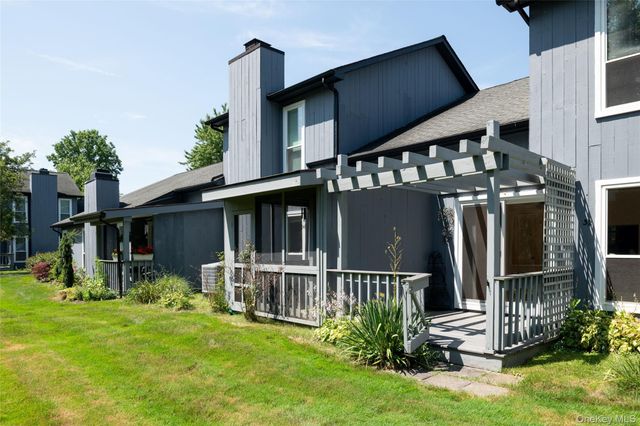 32 North Loop, Rhinebeck, NY 12572