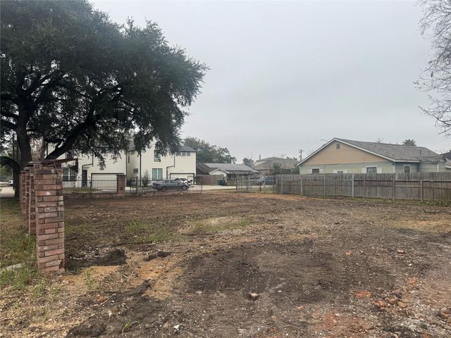 7031 England Street, Houston, TX 77021