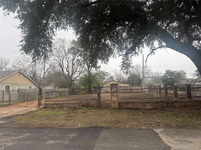 7031 England Street, Houston, TX 77021