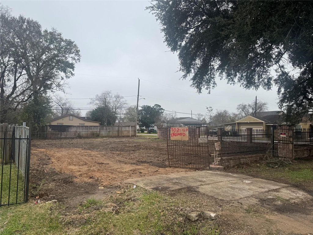 7031 England Street, Houston, TX 77021