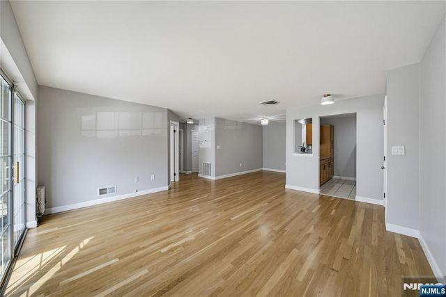 400 Crown Court 581, Edgewater, NJ 07020