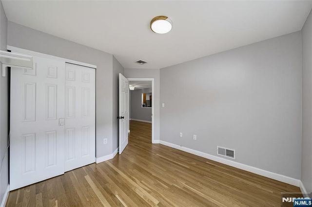 400 Crown Court 581, Edgewater, NJ 07020