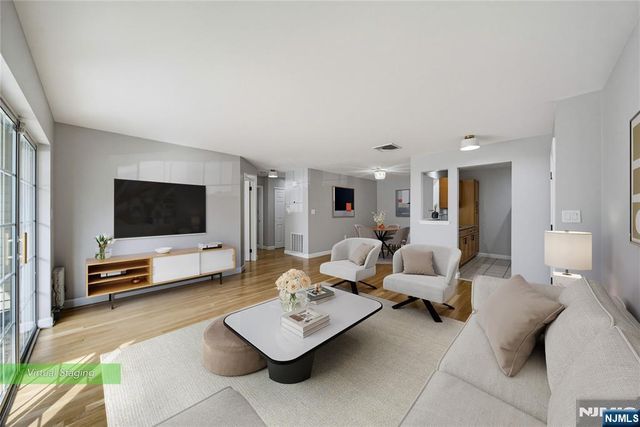 400 Crown Court 581, Edgewater, NJ 07020