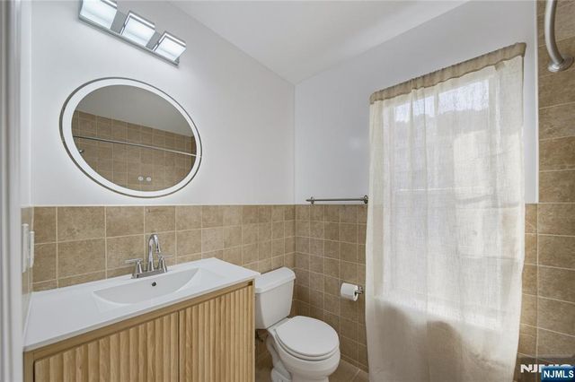 400 Crown Court 581, Edgewater, NJ 07020