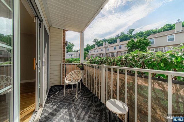 400 Crown Court 581, Edgewater, NJ 07020