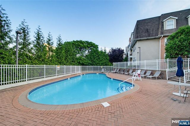 400 Crown Court 581, Edgewater, NJ 07020