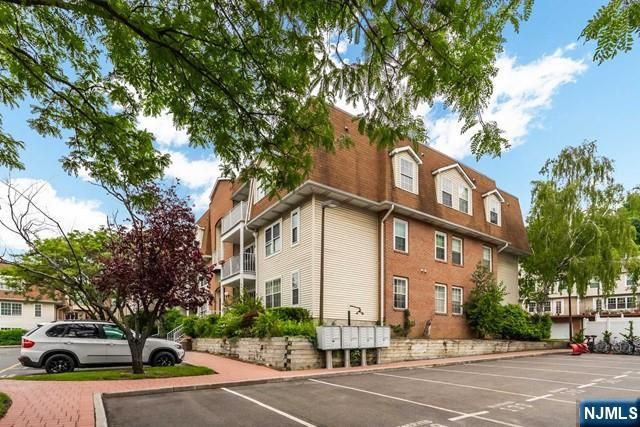 400 Crown Court 581, Edgewater, NJ 07020