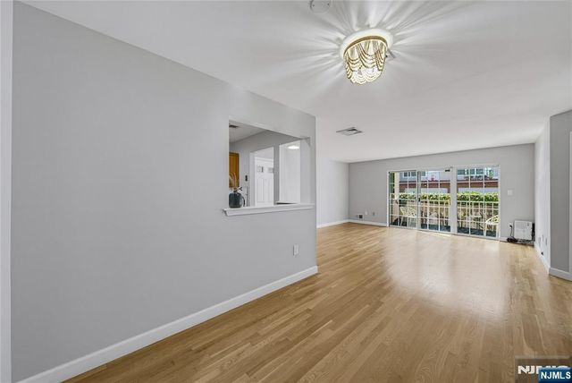 400 Crown Court 581, Edgewater, NJ 07020