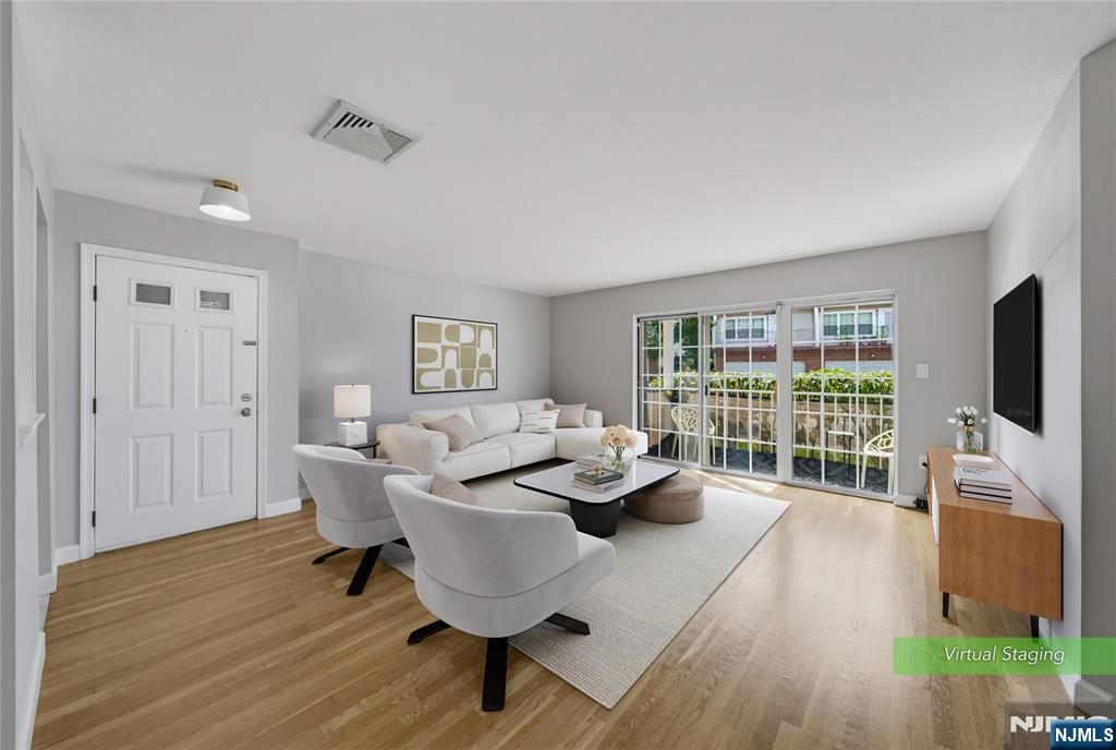 400 Crown Court 581, Edgewater, NJ 07020
