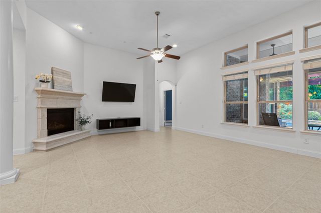 35 N Swanwick Place, Tomball, TX 77375