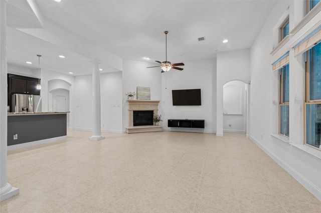 35 N Swanwick Place, Tomball, TX 77375