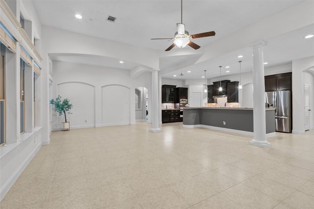 35 N Swanwick Place, Tomball, TX 77375