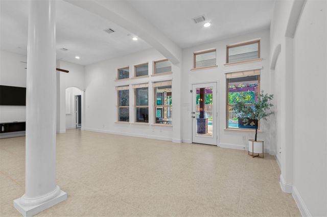 35 N Swanwick Place, Tomball, TX 77375
