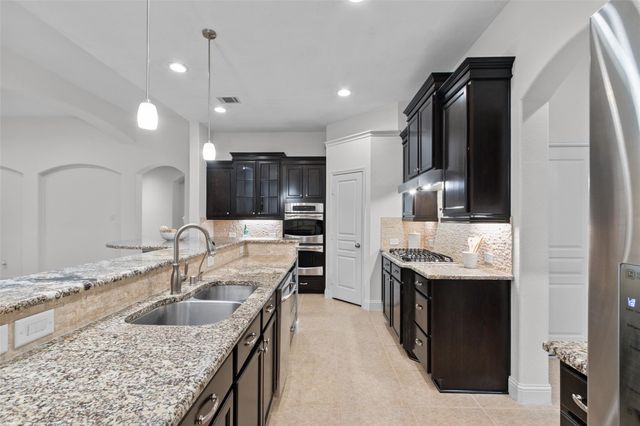 35 N Swanwick Place, Tomball, TX 77375