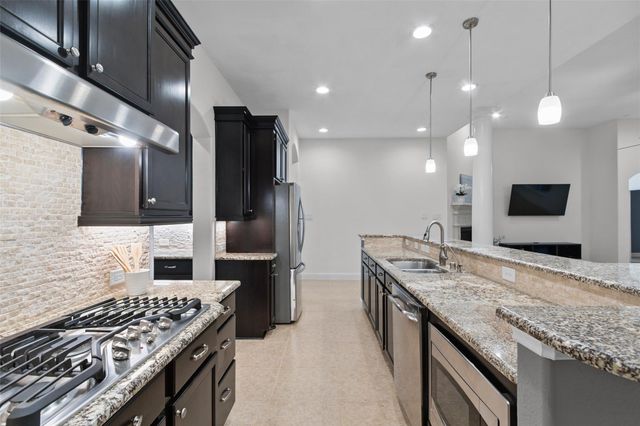 35 N Swanwick Place, Tomball, TX 77375