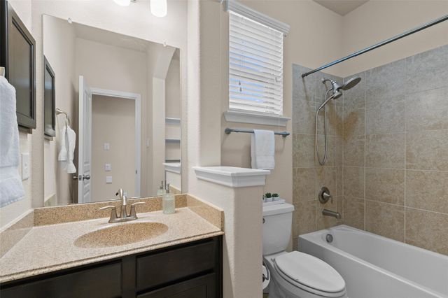 35 N Swanwick Place, Tomball, TX 77375