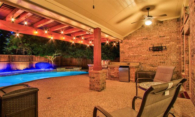 35 N Swanwick Place, Tomball, TX 77375