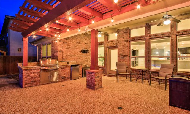 35 N Swanwick Place, Tomball, TX 77375