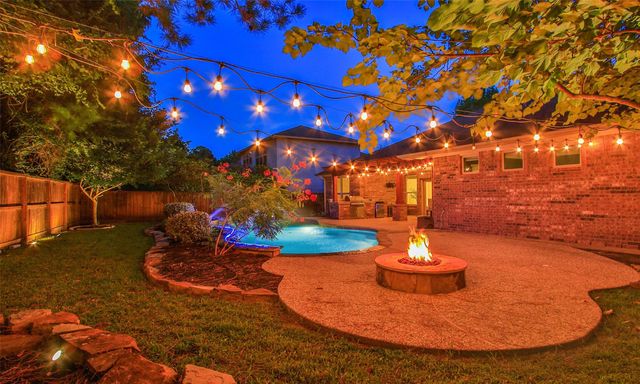 35 N Swanwick Place, Tomball, TX 77375