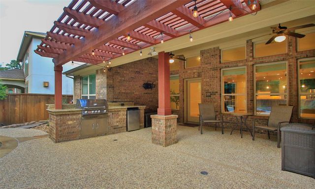 35 N Swanwick Place, Tomball, TX 77375