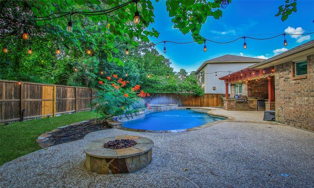 35 N Swanwick Place, Tomball, TX 77375