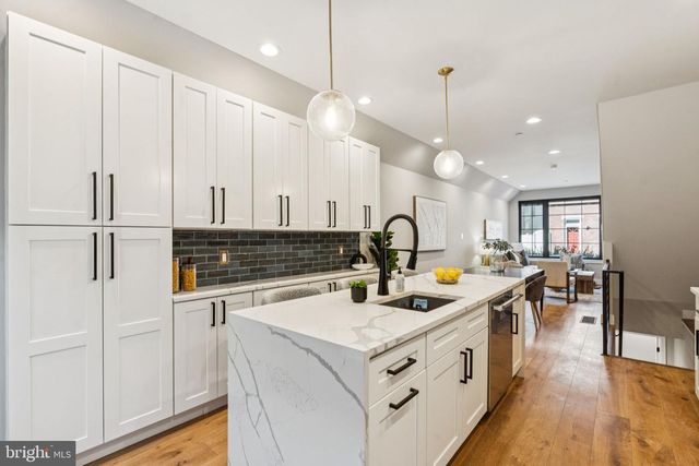 2518 WAVERLY ST, Philadelphia, PA 19146