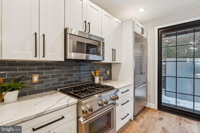 2518 WAVERLY ST, Philadelphia, PA 19146