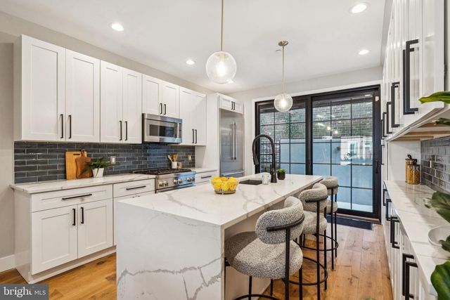 2518 WAVERLY ST, Philadelphia, PA 19146