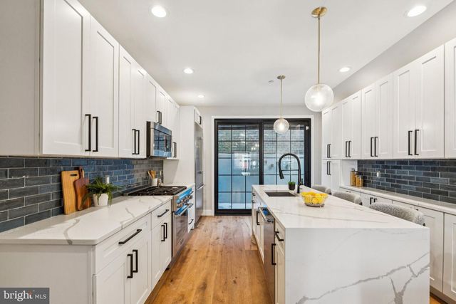 2518 WAVERLY ST, Philadelphia, PA 19146