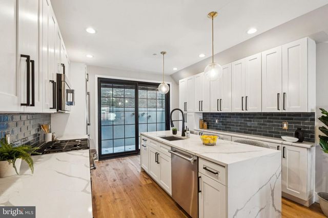 2518 WAVERLY ST, Philadelphia, PA 19146