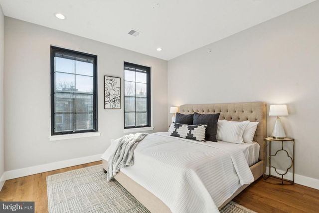 2518 WAVERLY ST, Philadelphia, PA 19146