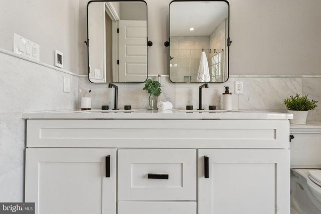 2518 WAVERLY ST, Philadelphia, PA 19146