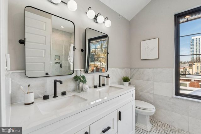 2518 WAVERLY ST, Philadelphia, PA 19146