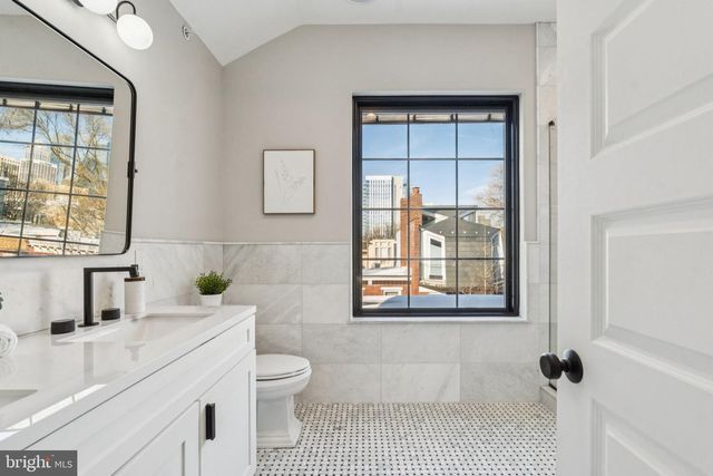 2518 WAVERLY ST, Philadelphia, PA 19146