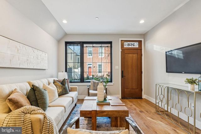 2518 WAVERLY ST, Philadelphia, PA 19146