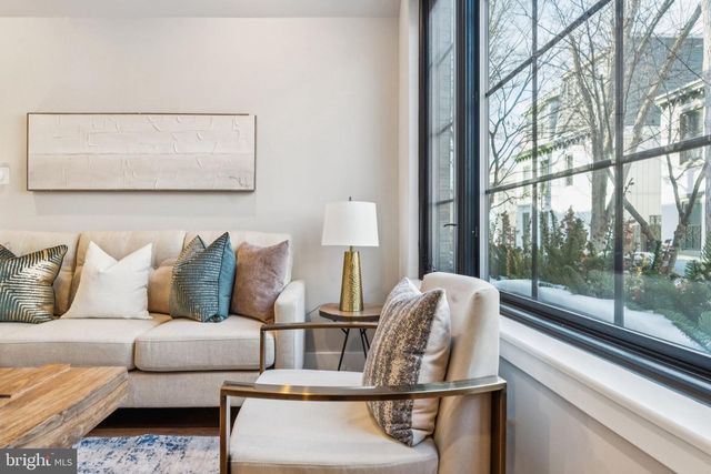 2518 WAVERLY ST, Philadelphia, PA 19146