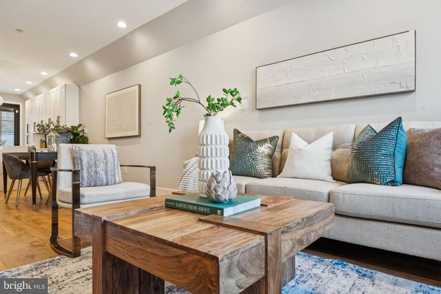 2518 WAVERLY ST, Philadelphia, PA 19146