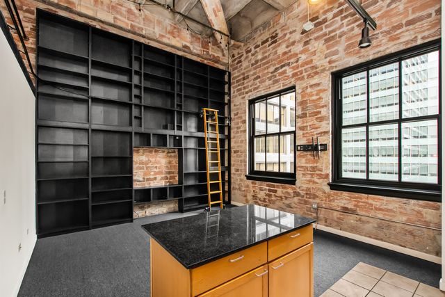 20 N STATE Street 1014, Chicago, IL 60602