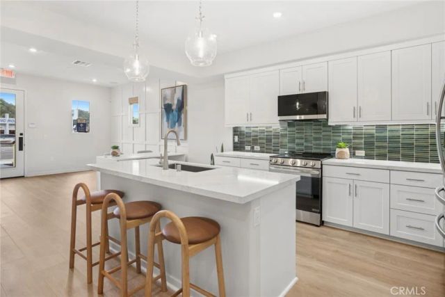 555 Gregory Way, Glendora, CA 91740