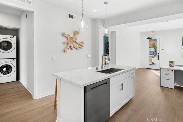 555 Gregory Way, Glendora, CA 91740