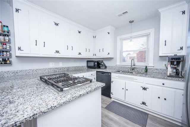 4905 Briarwood LN, Portsmouth, VA 23703