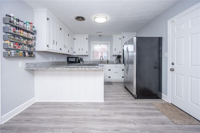 4905 Briarwood LN, Portsmouth, VA 23703